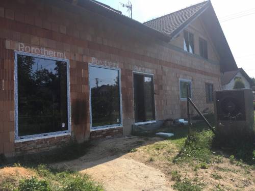 RD Zelinkovice, okr. Frýdek - Místek - HS portál, plastová okna, domovní dveře