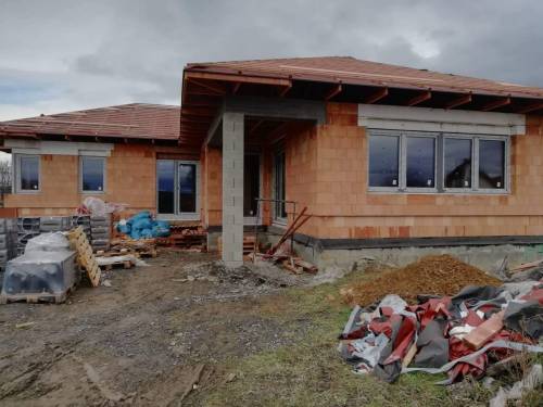 Novostavba Frýdek - Místek - plastová okna, HS portál, domovní dveře